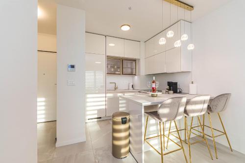 Urban&chick apt with garage