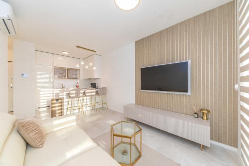 Urban&chick apt with garage