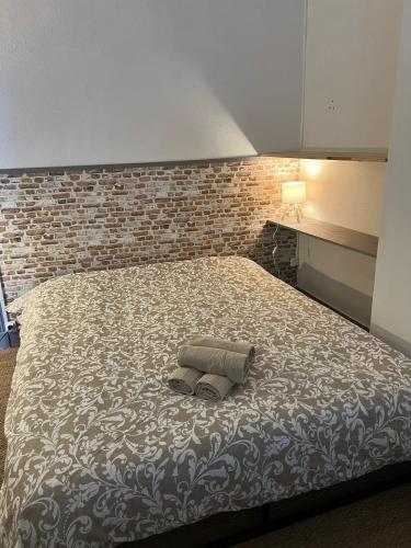 a bedroom with a large bed with a pillow on it at Studio à 350m de la gare in Tours