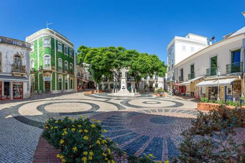 Charming and Modern apt with balcony 2 min Old Town