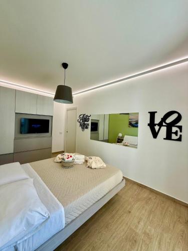 a bedroom with a large bed and a large mirror at ANTO Wellness & Suite in Nova Siri Marina