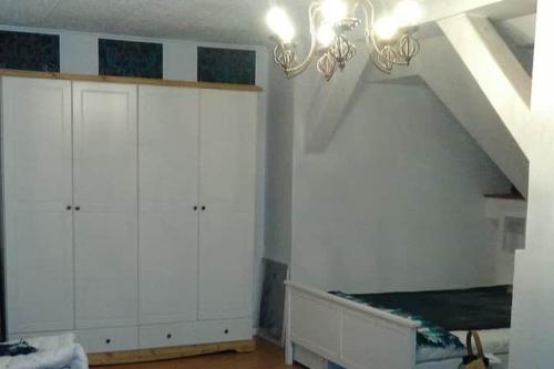 a room with white cabinets and a ceiling at Dachgeschosswohnung in historischem Monument in Görlitz