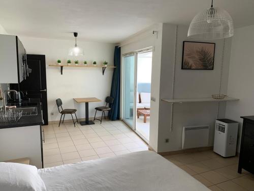 Studio in central Cannes, terrace, close to the beach