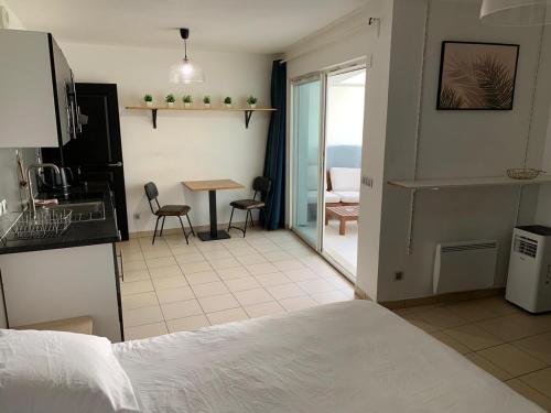 Studio in central Cannes, terrace, close to the beach