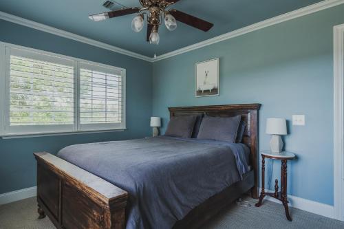a bedroom with a bed and a ceiling fan at The Vineyard Farmhouse Villa in Paso Robles