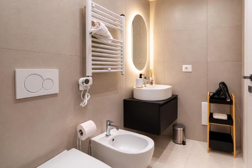 Elegantis Aventino Charming Flat with Private Terrace - Colosseo, Metro and Circo Massimo Nearby