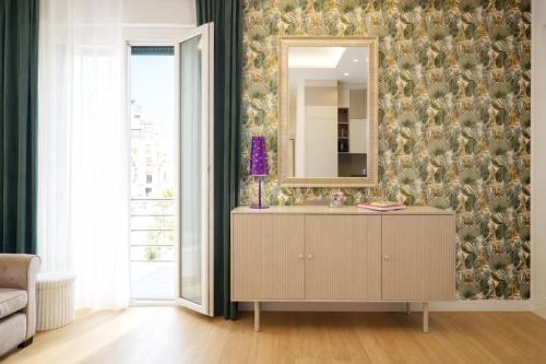 Elegantis Aventino Charming Flat with Private Terrace - Colosseo, Metro and Circo Massimo Nearby