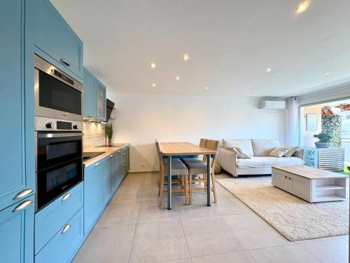 Beautiful 3-bedroom - Walking distance to beaches - Swimming pool - Parking
