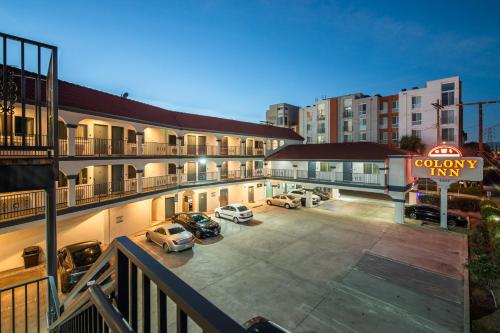 a view of a hotel with cars parked in a parking lot at Colony Inn - North Hollywood - Hotel Near Universal Studios in North Hollywood