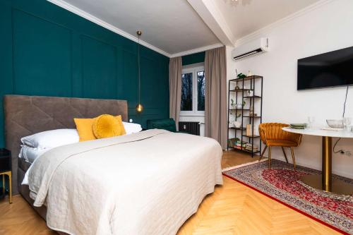 Emerald Boutique & Comfort Studio