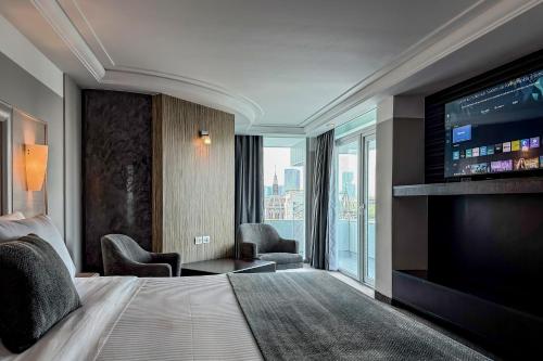 a hotel room with a bed and a large television at Hotel Marbella in Mexico City