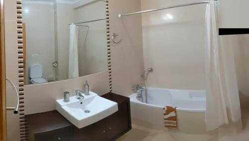 Spacious 2 Bedroom 2 Bathroom Condo in Albufeira