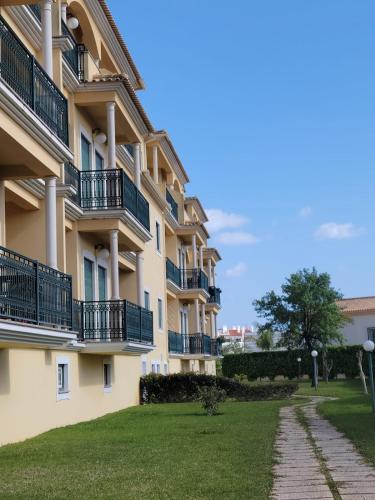 Spacious 2 Bedroom 2 Bathroom Condo in Albufeira