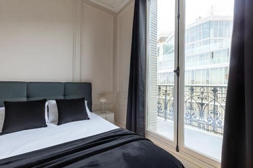 Eiffel View - Elegant 1BR - Terrace