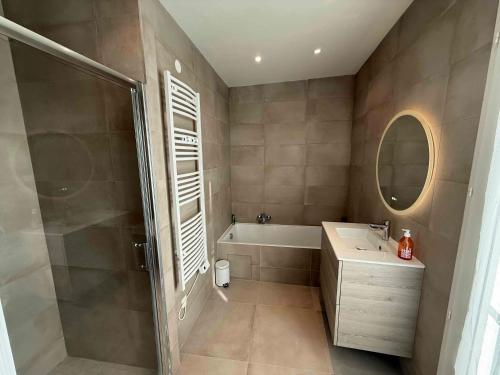 Le Guillaumont - Amazing 2-bedroom in the Old Town -StayInAntibes
