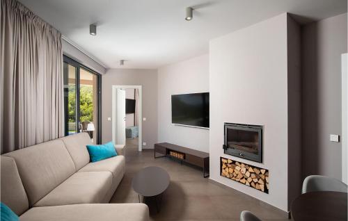 Gorgeous Home In Labin