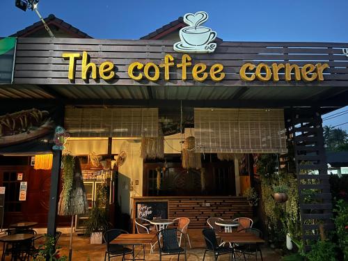 Sertifikāts, apbalvojums, norāde vai cits dokuments, kas ir izstādīts apskatei naktsmītnē Sunanta Bungalow