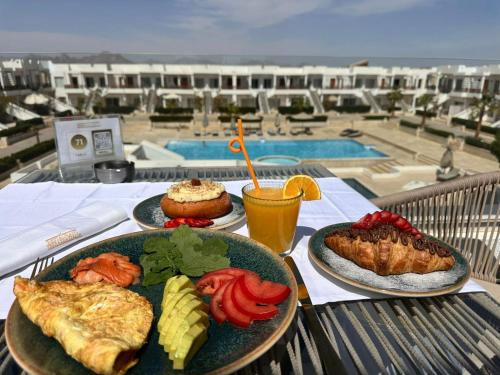 A Residence - Superior One Bedroom Aparthotel