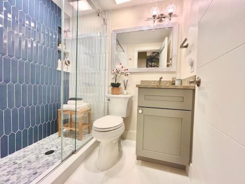 a bathroom with a toilet and a shower at The Green Room - Pool View with Parking Spot at 1920s Historic Residence with 24x7 Reception Desk on Palm Beach Island in Palm Beach