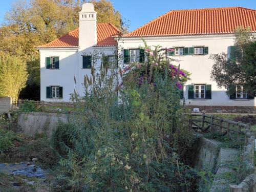 a large white house with a red roof at Estalagem De Colares in Colares