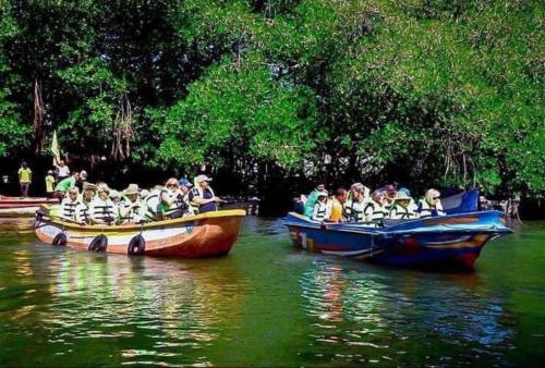 a group of people in boats in the water at Hasi Villa in Ahungalla