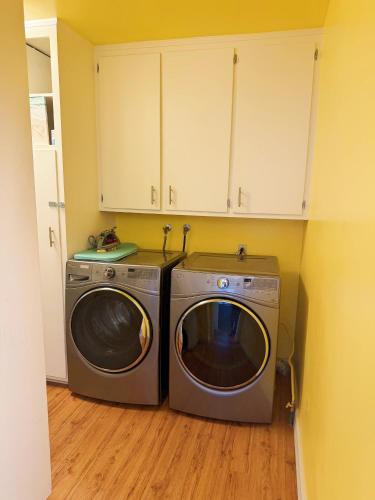a kitchen with a washing machine and a washer at Walk to Dodger St Echo Park Modern 2BR with 1Gbps Fiber Parking in Los Angeles