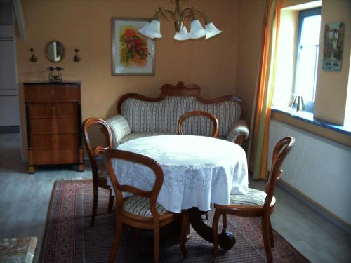 a dining room with a table and chairs and a window at Alter Ackerbuergerhof in Bad Frankenhausen