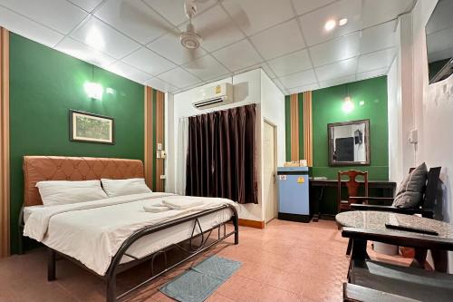Pakdee House में एक कमरे में एक या कई बेड