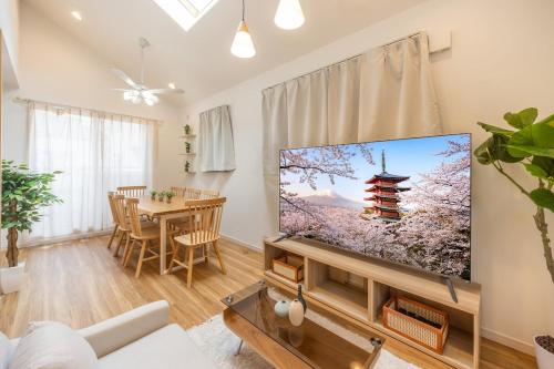 Within walking distance of Skytree, 6 mins from the station, Entire building for rent for up to 8 ppl, Free parking
