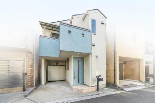 Within walking distance of Skytree, 6 mins from the station, Entire building for rent for up to 8 ppl, Free parking