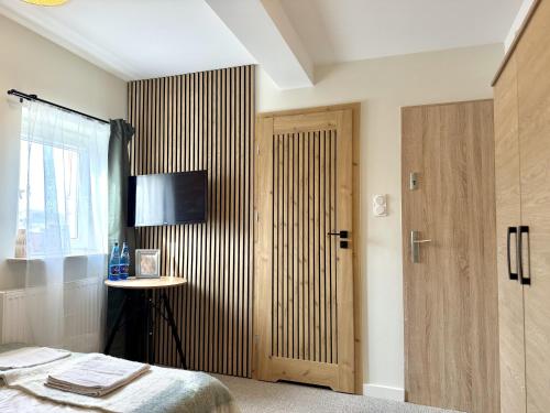 Summer Warsaw 1-Bedroom Apartment with City View Central