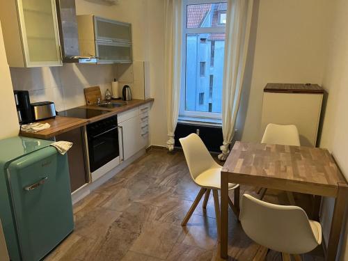 a small kitchen with a table and a table and chairs at Lee 42,8 in Bremerhaven