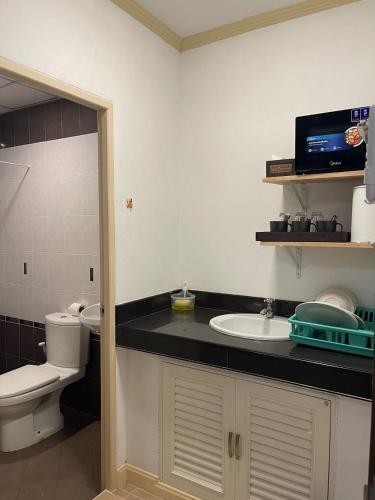 a bathroom with a sink and a toilet at Lemon Inn in Ko Lanta