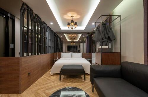a large bedroom with a bed and a couch at H-AVENUE Hotel Yeongdeungpo in Seoul