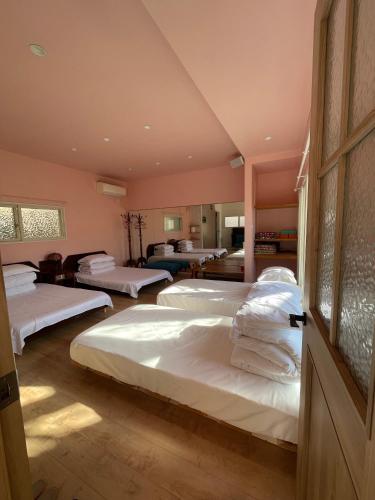 a bedroom with four beds in a room at michi研究館 in Takatsuki