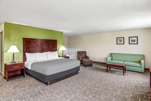 a hotel room with a bed and a couch at Quality Inn & Suites Vail Valley in Eagle