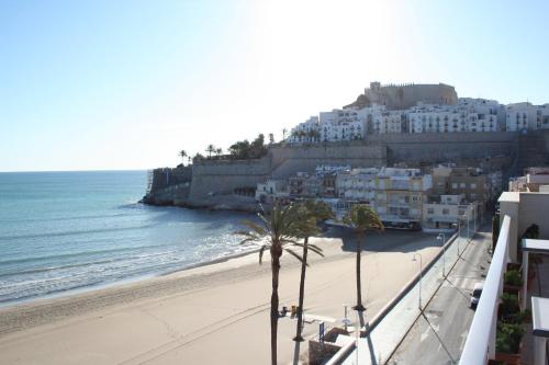 a view of a beach with buildings and the ocean at Hotel Mare Nostrum in Peñíscola