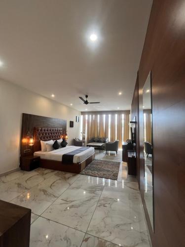 a bedroom with a bed and a living room at Paradise Resort Paonta in Pāonta Sāhib