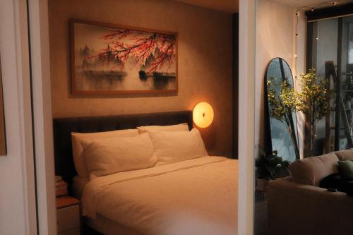 a bedroom with a bed and a painting on the wall at Chapel Street Hideaway in Melbourne