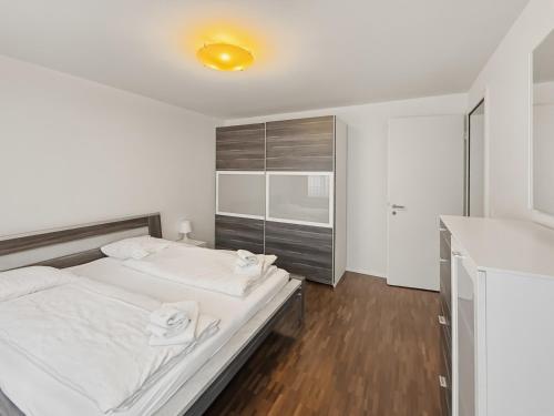 1BR with balcony near lake - Flower 1