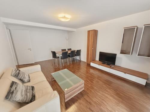 1BR with balcony near lake - Flower 1