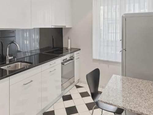 1BR with balcony near lake - Flower 1