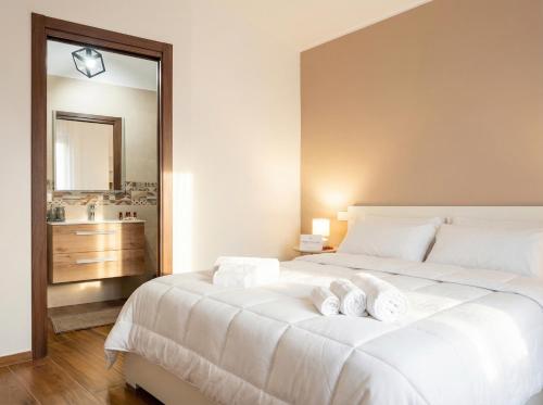 a bedroom with two beds and a bathroom with a mirror at Bengasi Central Loft in Stazione Bari Centrale