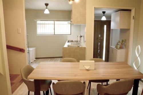 桃谷1丁目テラスハウスWalking distance to Osaka Korean Town Accommodates up to 10 guests