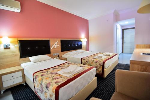 Postel nebo postele na pokoji v ubytování Ananas Hotel