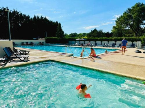 Mobil-Home familial, Piscine et Toboggan aquatique