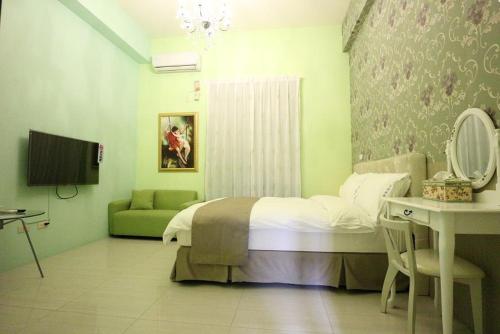 เตียงในห้องที่ Muses' Fantasy B&B