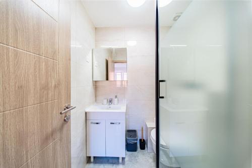 Zagreb 225 - 1 Bedroom - Centre - New - Apartment - Flexible Keybox Entry - Modern - Monthly Rent - WiFi