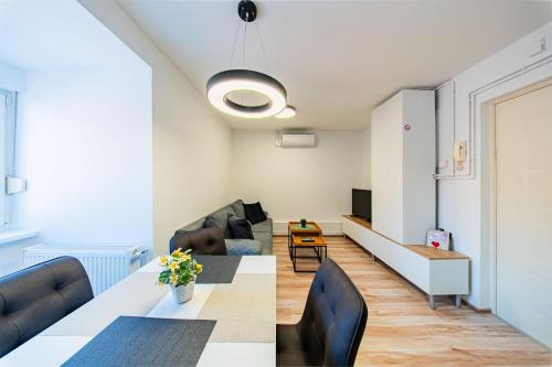 Zagreb 225 - 1 Bedroom - Centre - New - Apartment - Flexible Keybox Entry - Modern - Monthly Rent - WiFi