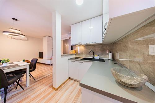 Zagreb 225 - 1 Bedroom - Centre - New - Apartment - Flexible Keybox Entry - Modern - Monthly Rent - WiFi